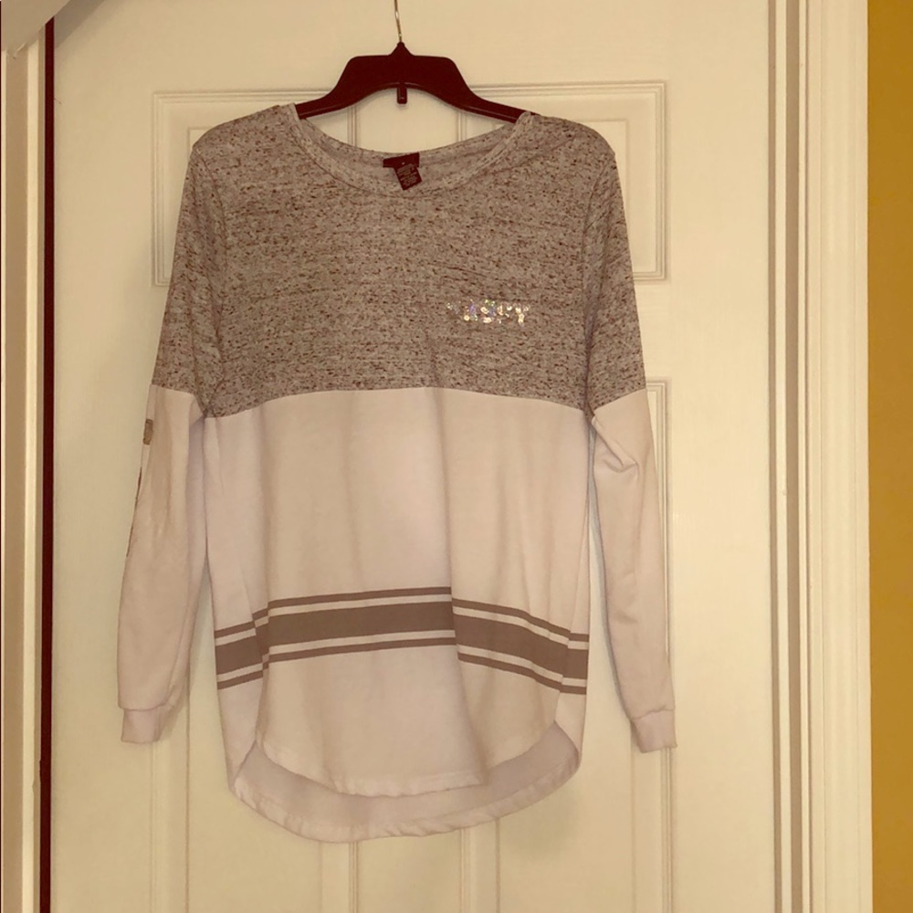 Grey and whit long sleeve shirt